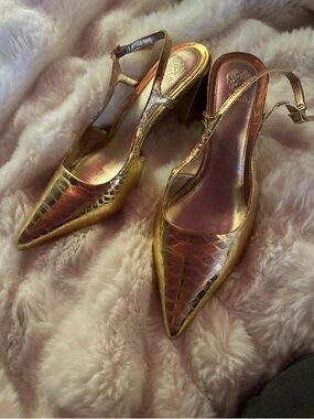Vince Camuto Sindree Metallic Gold Croc-Embossed Pointed Slingback Heels 9 NEW